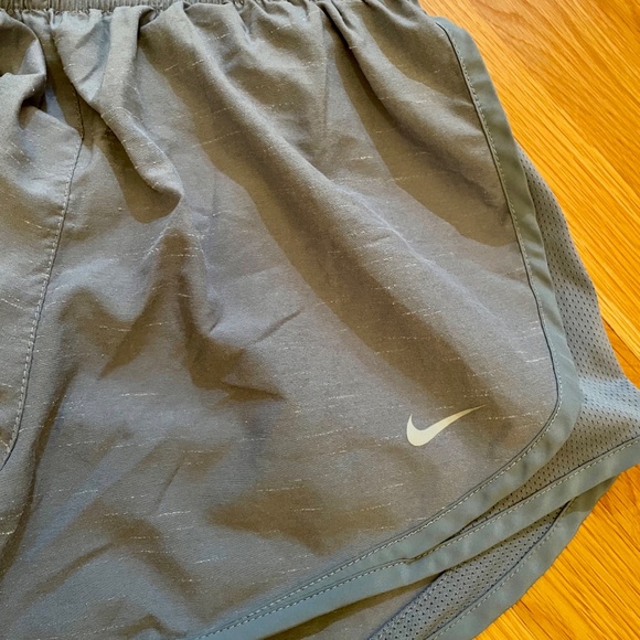 2 Pair Women’s Nike Dri-Fit Shorts Size M - Picture 5 of 6